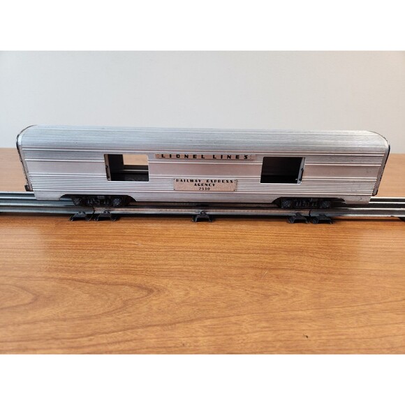 Vintage 1960 Lionel Lines Railway Express Agency #2530 Baggage Car - Picture 2 of 16